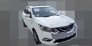 长安逸动插混本谍照 百公里油耗仅1.6L