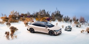 与近500位女性用户共创！极氪007GT新色“云雾粉”上市