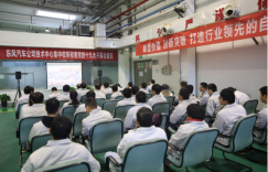 东风公司：高擎党旗潮头立