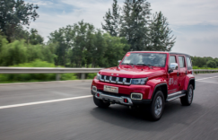 既要越野也要舒适，BJ40 PLUS和指南者到底谁更合适？