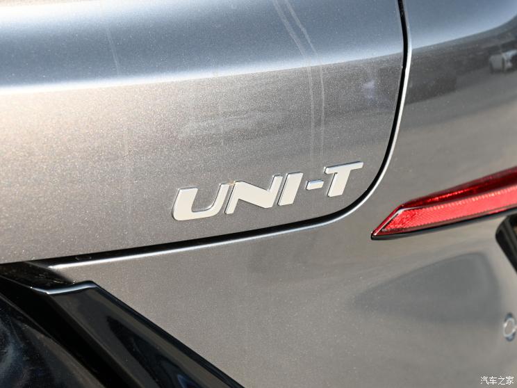 长安汽车 长安UNI-T 2022款 1.5T 运动版 尊贵型
