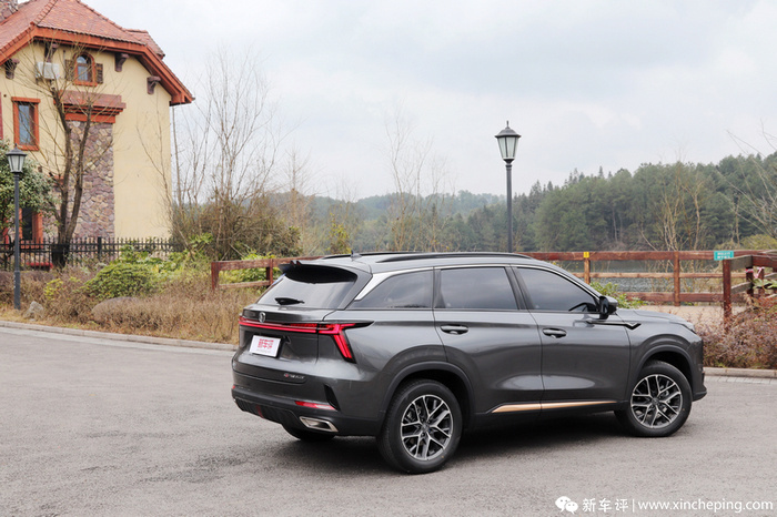 长安第二代CS75 PLUS首试：除了我有8AT，还有谁？