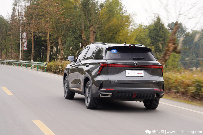 长安第二代CS75 PLUS首试：除了我有8AT，还有谁？