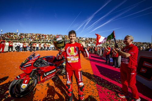 世界冠军！用意式激情和技术征服 MotoGP
