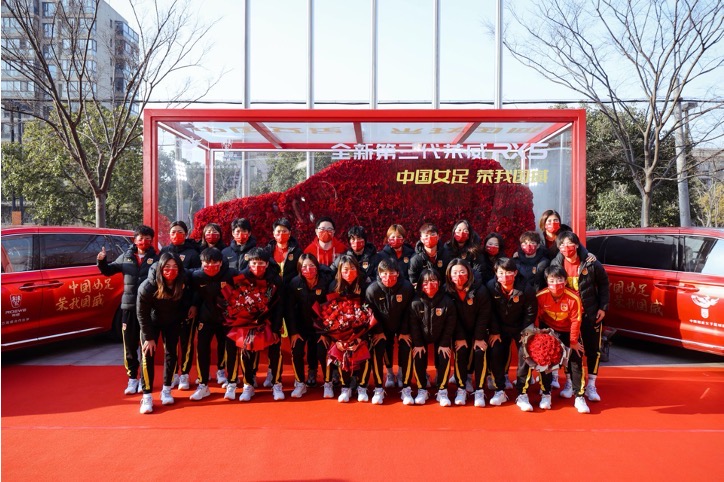 中国国家女子足球队集结海南 “冠军座驾”全新第三代荣威RX5为女足冬训保驾护航
