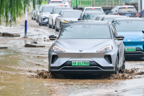 暴雨灾害面前，新能源汽车经得起考验吗？