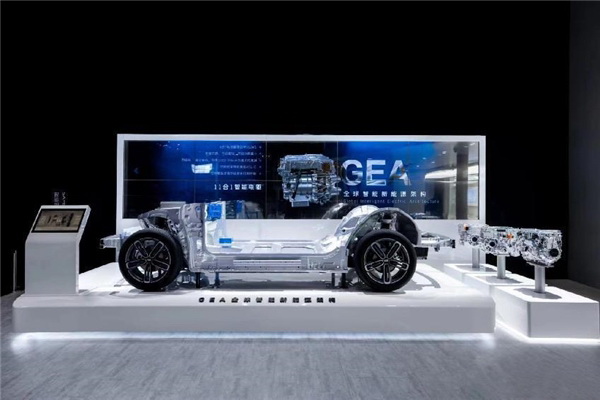 GEA全球智能新能源架构、AI数字底盘等亮相 吉利打造北京车展“科技馆”
