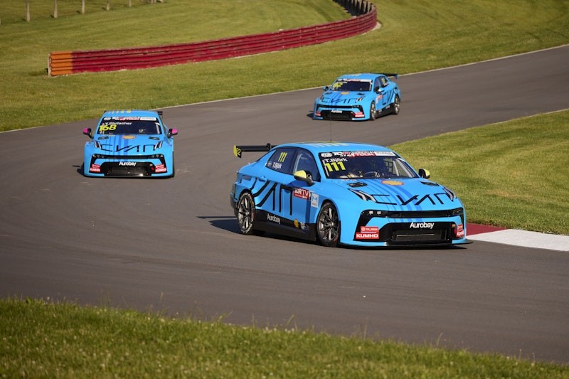 蓝色军团横扫美国赛场，领克车队2024TCR美国站包揽冠亚季领奖台