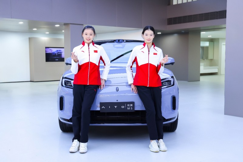 与冠军同行！中国国家艺术体操队携手问界汽车为车主交付新车