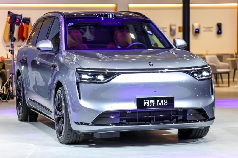 月交付突破1.2万台，问界M8以全能实力赢得白敬亭信赖"