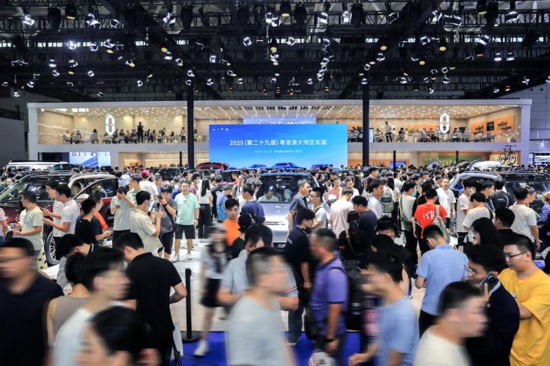月交付突破1.2万台，问界M8以全能实力赢得白敬亭信赖"