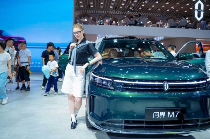 引领家庭出行新风尚，“国民SUV”问界新M7重庆车展受热捧