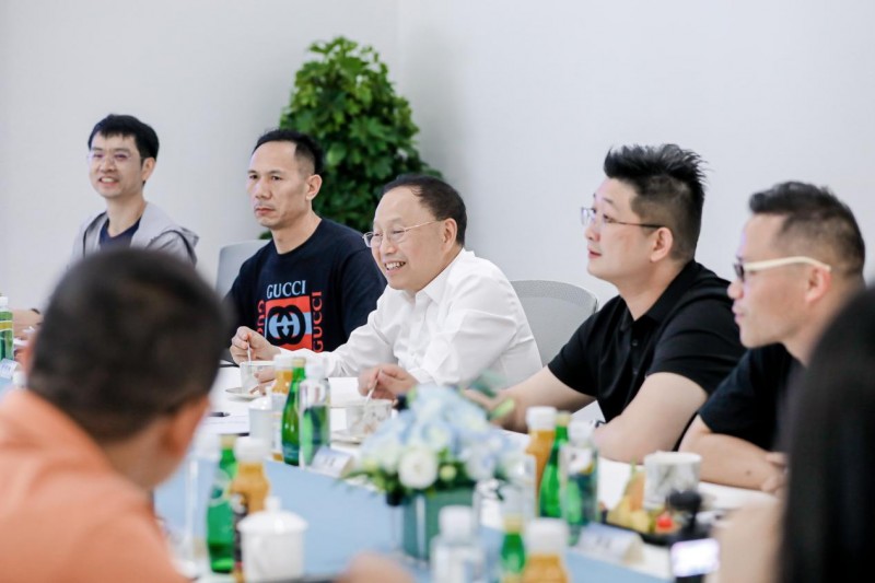 从用户中来，到研发中去，问界“与用户共话新豪华”传递品牌温度