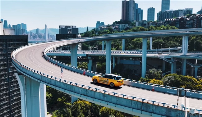 三千里奔赴山城，问界M9“库里战车”点燃球迷热爱