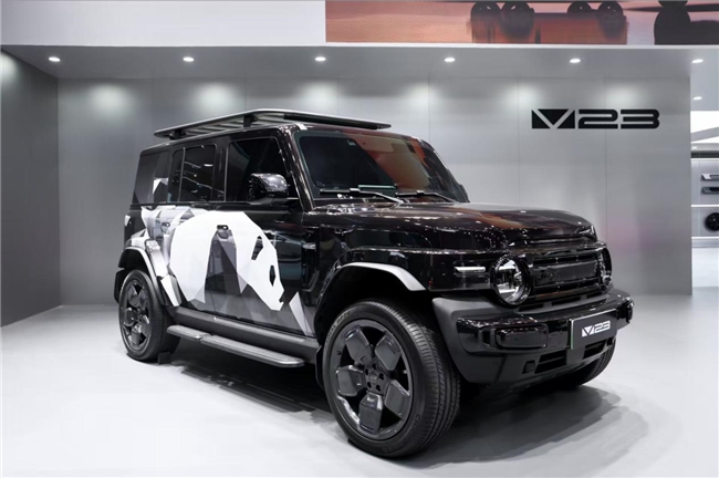 iCAR V23改装家族高能登陆成都车展，赛博版首秀亮相