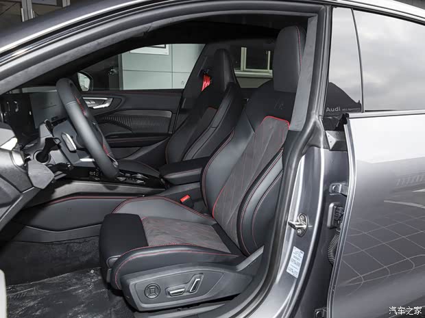 限时25.59万起 第五代EA888+华为智驾 上汽奥迪A5L Sportback上市