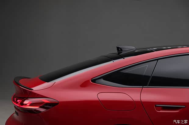 限时25.59万起 第五代EA888+华为智驾 上汽奥迪A5L Sportback上市